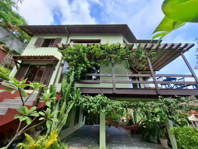 Casa em condomínio fechado a venda em Ilhabela - SP