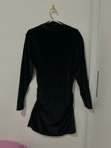 vestido preto tubinho camurça 