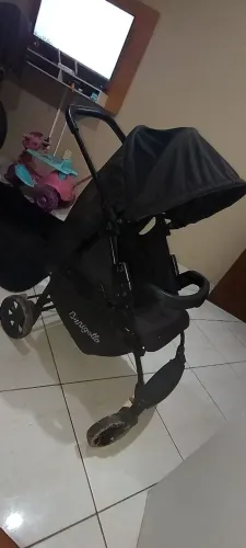 Carrinho com bebê conforto 
