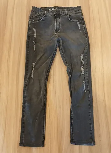 Calças jeans skinny e sarja