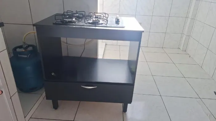 Fogão Cooktop e bancada de MDF