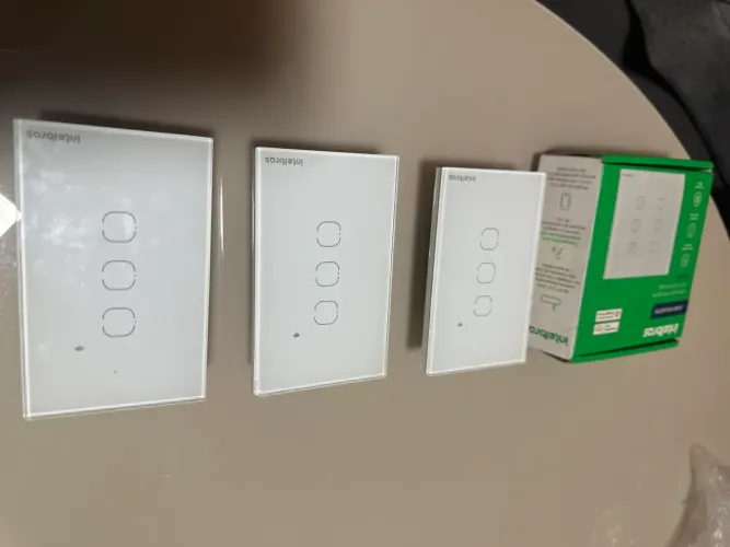 Kit 4 interruptores Intelbras.