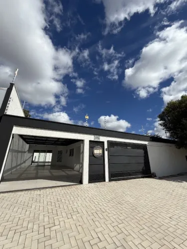 Linda Casa à Venda em Posse-GO com Piscina Aquecida