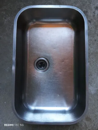 Uma Cuba inox da marca Frank, tamanho 56 por 36