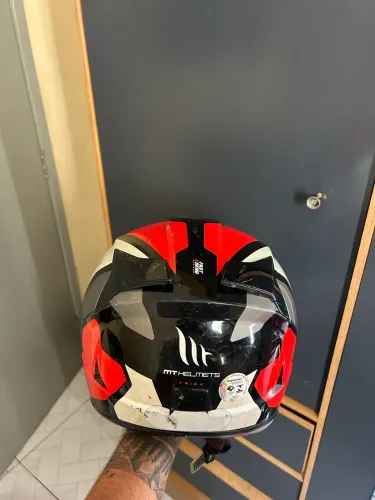 Capacete esportivo