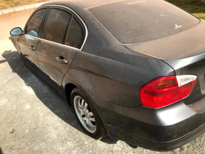 Desmontando sucata BMW 325 é 90 2007 vendo todas as peças