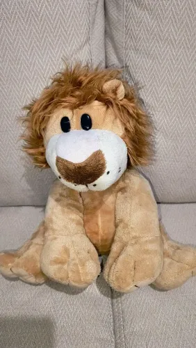 Leãozinho de pelúcia - 30 cm