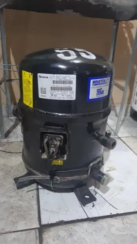 Compressor Hérmetico Alternativo 10Tr's, 220V, 3F - Gás R22