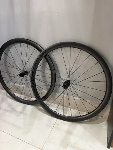 Roda carbono bontrager perfil 38 padrão shimano