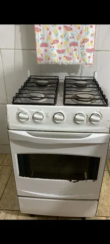 Vendo fogão de 4 bocas .Todas as bocas funcionando!