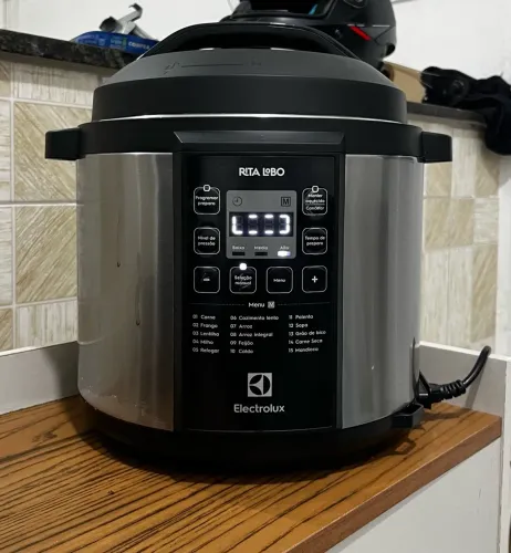 Panela de Pressão Elétrica Electrolux 6 Litros 