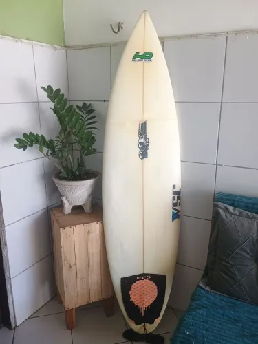 Prancha de surf JS industries eleita uma das melhores do mundo