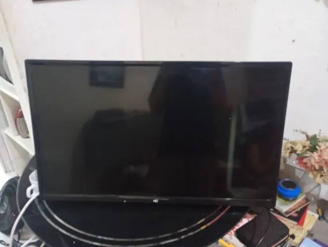 Tv HQ HQS32NKH smartv, tela não quebrou, só não aparece imagem