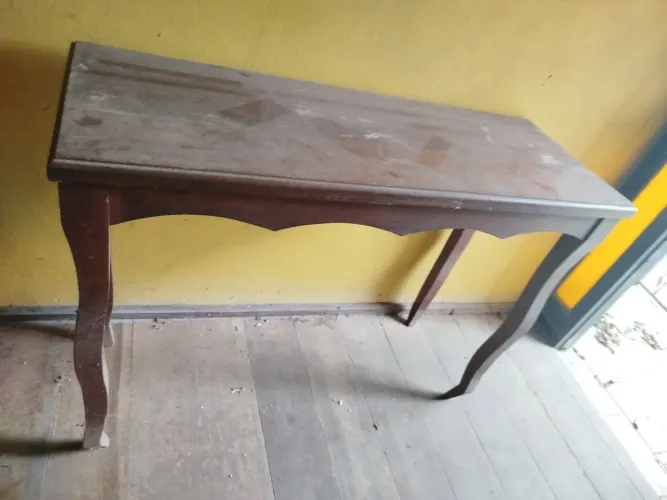 Mesa aparador antigo de madeira escura