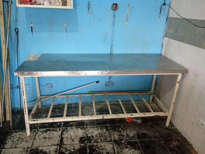 Vendo Mesa em aço inox