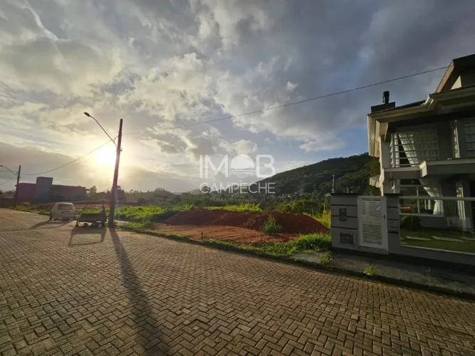 Terreno Plano de 450m² no loteamento Jardim Recanto da Ilha no Saco Grande - Florianópolis