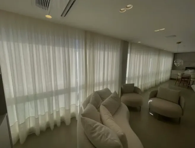 Cortina Wave no Tecido Exclusive com Persiana rolo Tela Solar 1% Cor branca