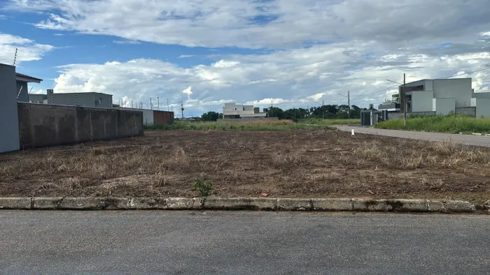 Terreno de Esquina no Belvedere de 630m²