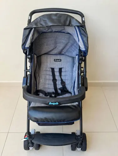 Carrinho de bebe e bebe conforto