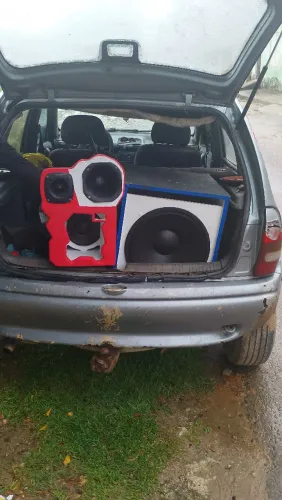 Som de mala de carro