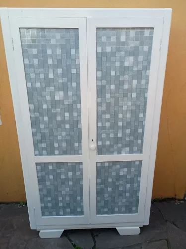 Armário/cristaleira, em madeira!