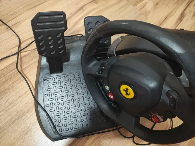 Volante Thrustmaster Ferrari 