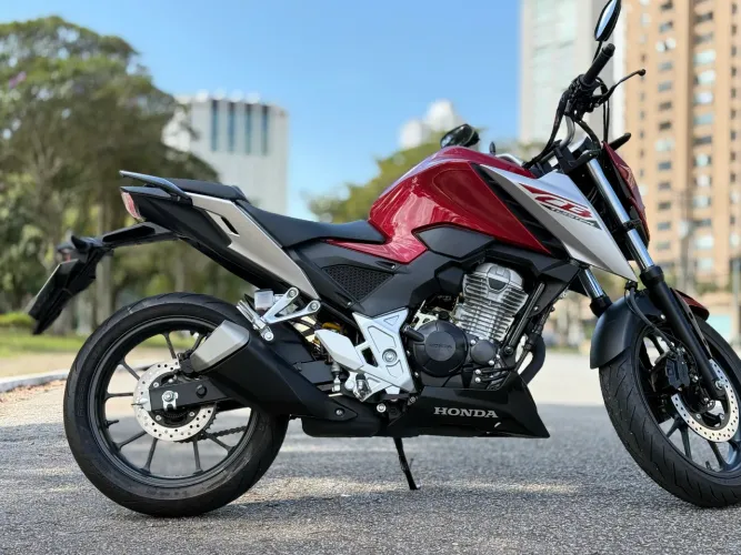 Honda CB 300F Twister 26/26 Com apenas 277km sem detalhes