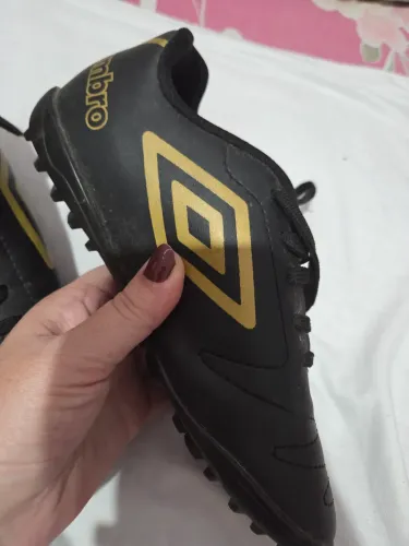 Chuteira com trava infantil Umbro número 33