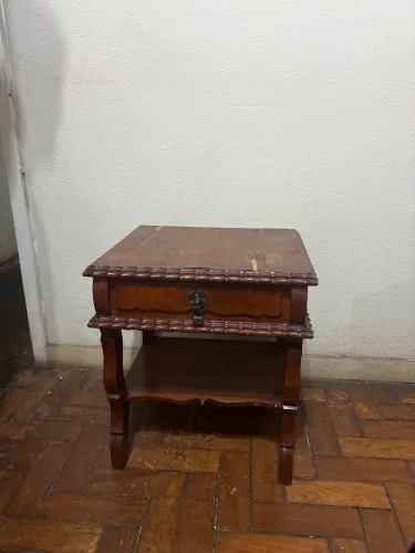 Mesa antiga estilo colonial 