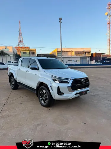 Toyota Hilux CD SRX Plus 4X4 2.8 TDI Die. Aut. 2025