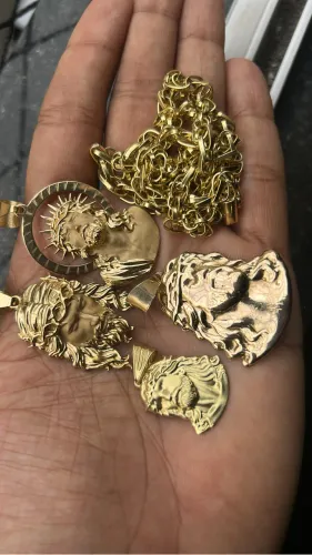 Pingentes de ouro