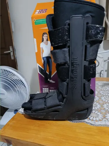 Bota ortopedica pos cirurgica semi Nova. pouco usada