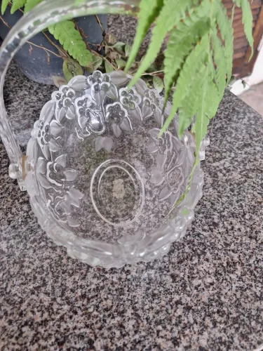 Cesta de vidro decorado