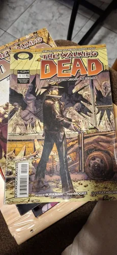 Coleção HQ The Walking Dead nº 1 ao 40 (quase completa) + extras