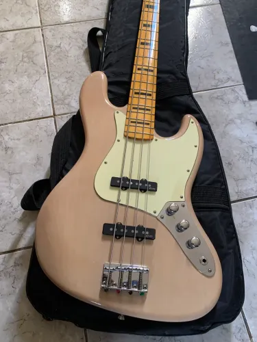 Baixo Condor Jazz Bass Vintage com EMG