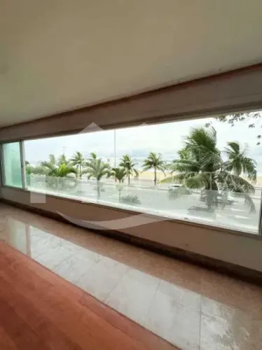 Excelente apartamento de frente a praia do Leblon.