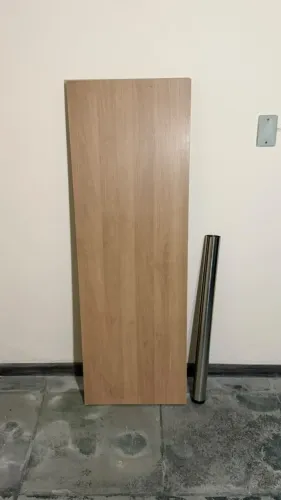 Escrivaninha Madeira Clara 1,33 x 45 cm - Pé Cromado Cantilever, Tampo Grosso 30mm