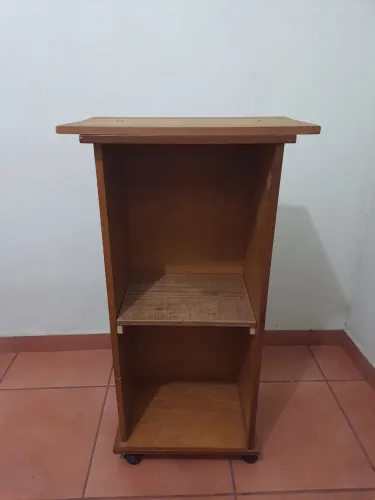 Estante com rodinha