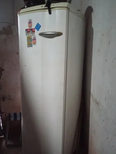 Vende se o freezer vertical ffe 24