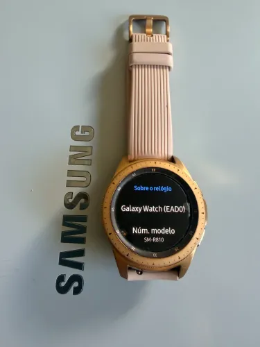 Relógio Samsung dourado