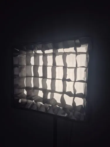 Painel de Luz Led YONGNUO 600 Air + Difusor com Colmeia