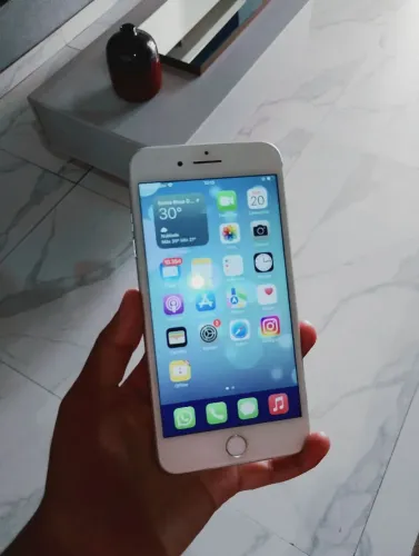 iPhone 8 plus, mas detalhes na descrição.
