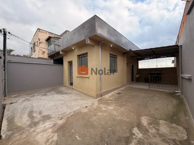 Casa de 2 quartos para alugar com suíte e 3 vagas no Santa Inês em Belo Horizonte MG