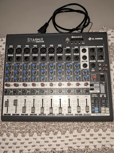 Mesa de som Starmix 1002 - 10 canais