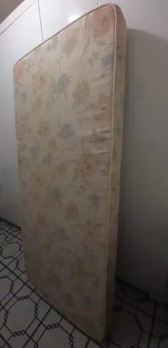 Vendo colchão de Solteiro em ótimo estado de preservação *