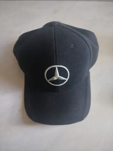 Boné Mercedes-Benz preto ajustável 