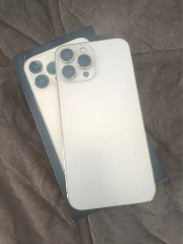 iPhone 13 Pro Max dourado 