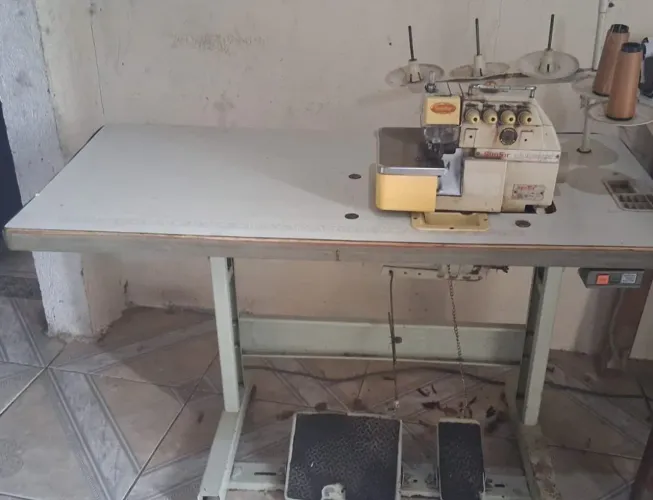 Máquina de overloque ponto cadeira 