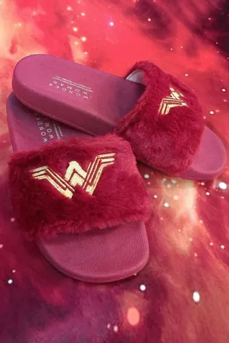 Chinelo Wonder Woman, original da loja DC cosmic<br>tamanho 36<br>150$ cada