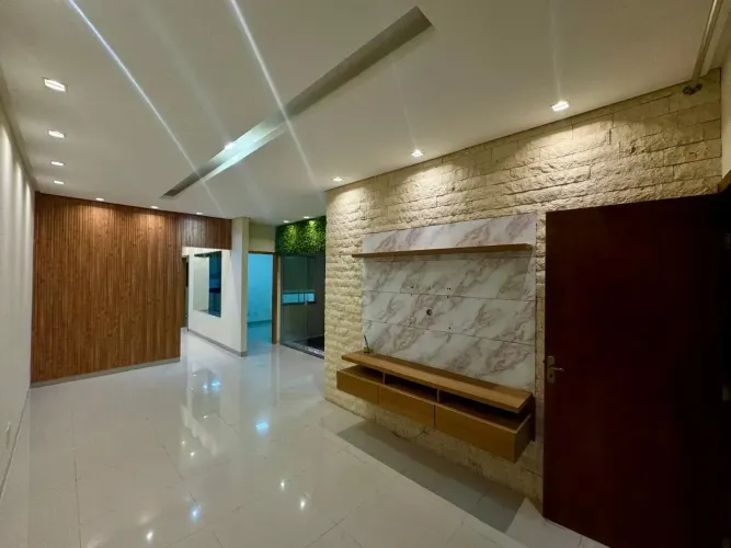 Casa 3 quartos sendo 1 suíte no Setor Moinho dos Ventos